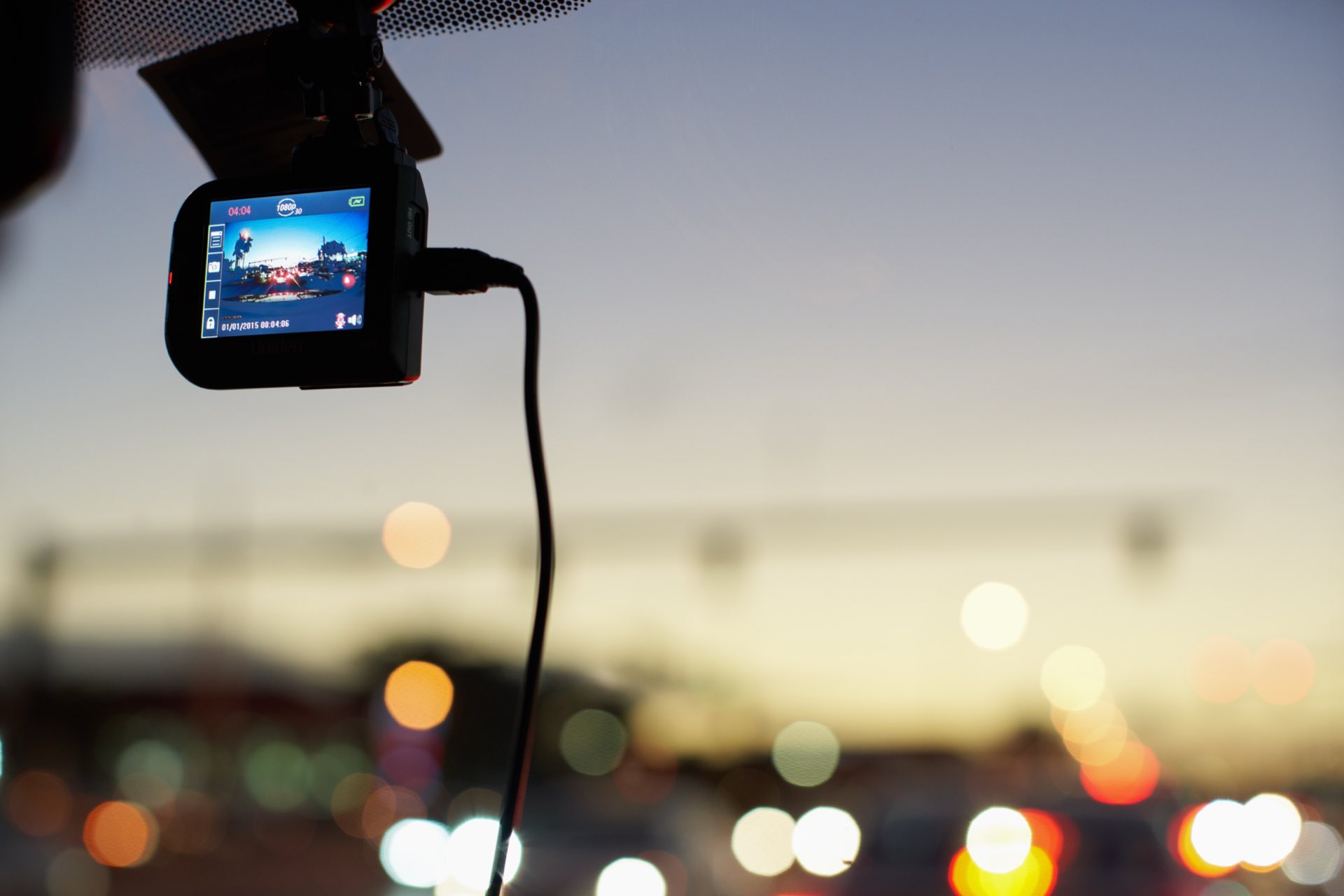 Windshield mounted dashcam recording